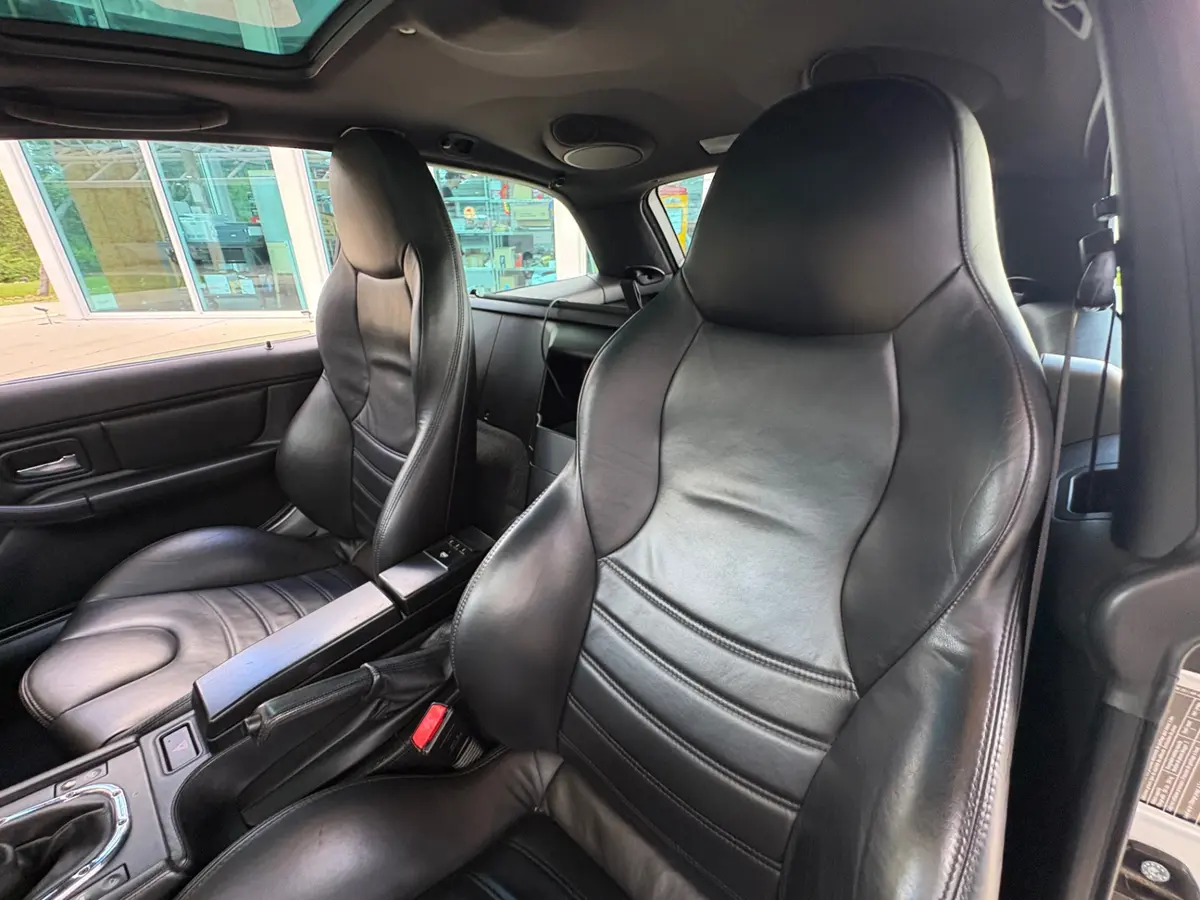 Vehicle photo 33
