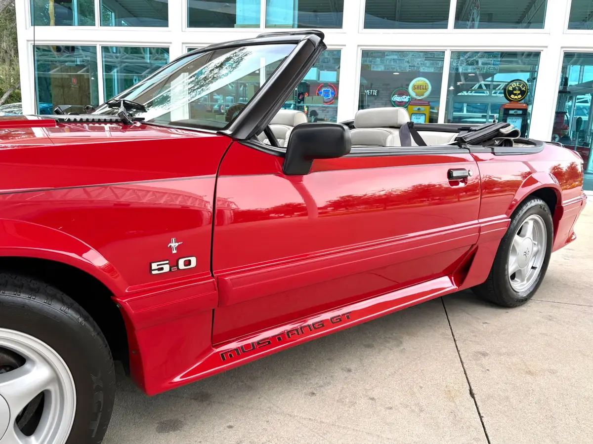 Vehicle photo 13