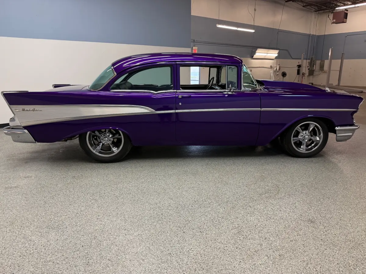 Vehicle photo 10