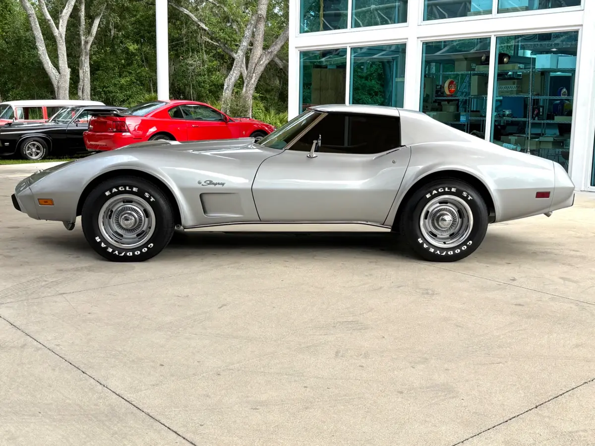 Vehicle photo 10