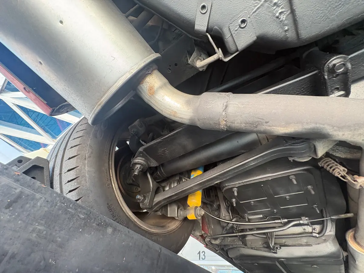 Vehicle photo 43