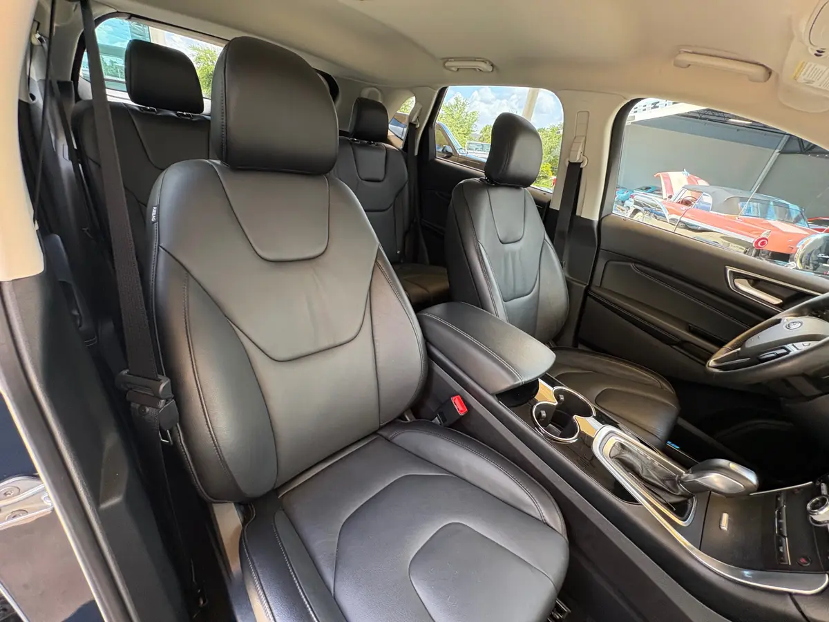 Vehicle photo 45
