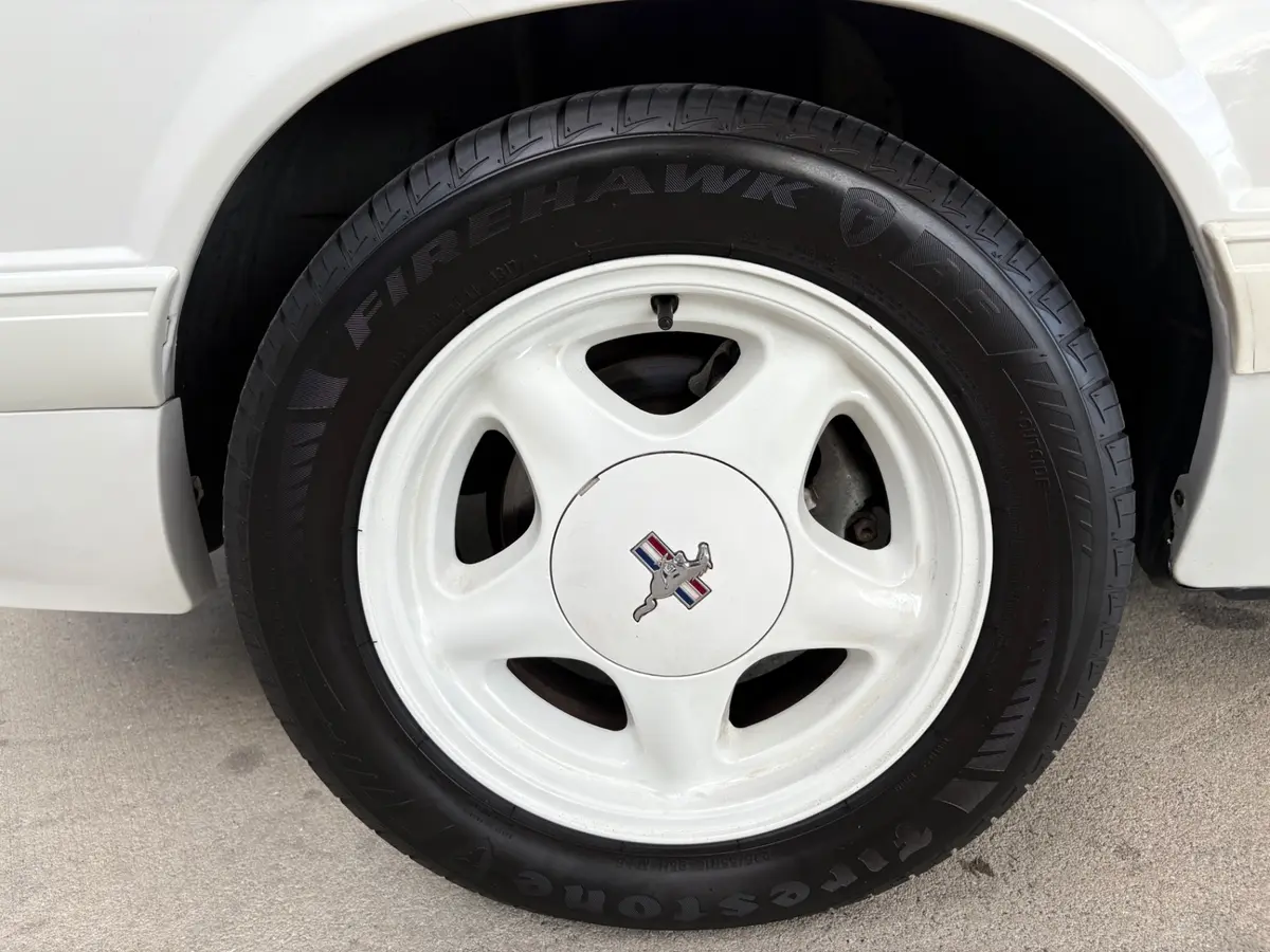 Vehicle photo 25