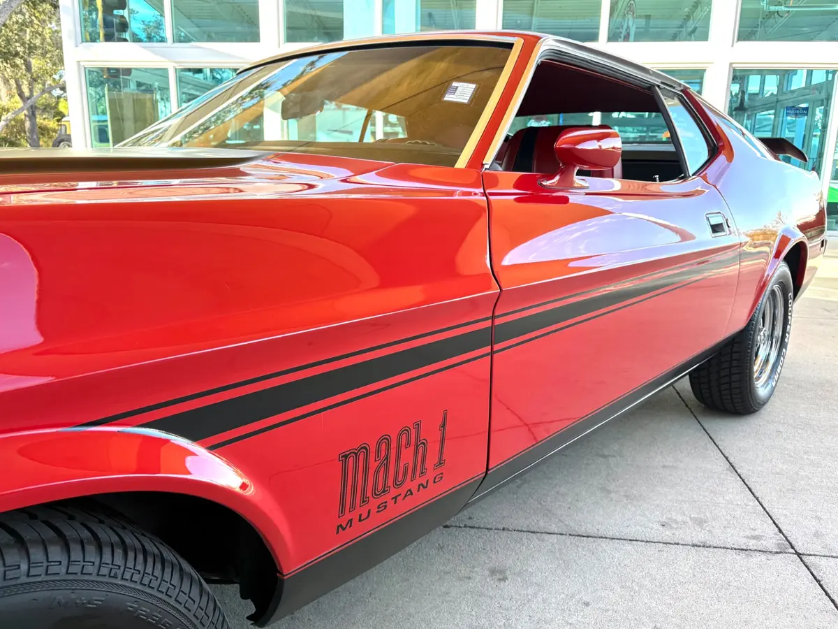Vehicle photo 13