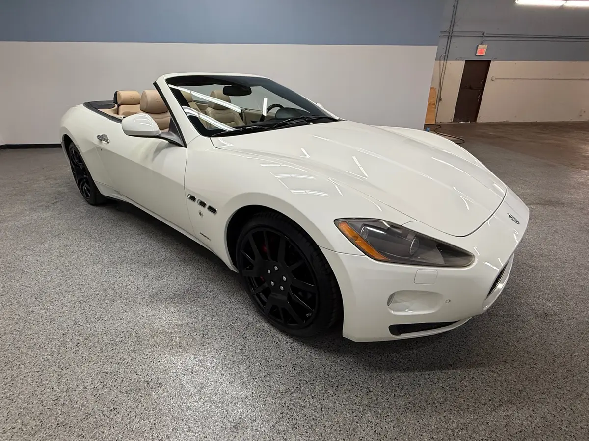 Vehicle photo 9