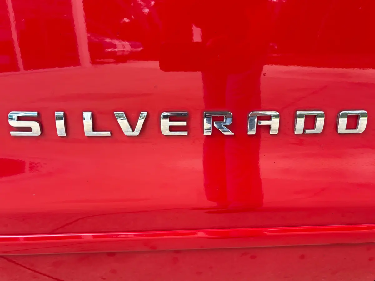 Vehicle photo 22