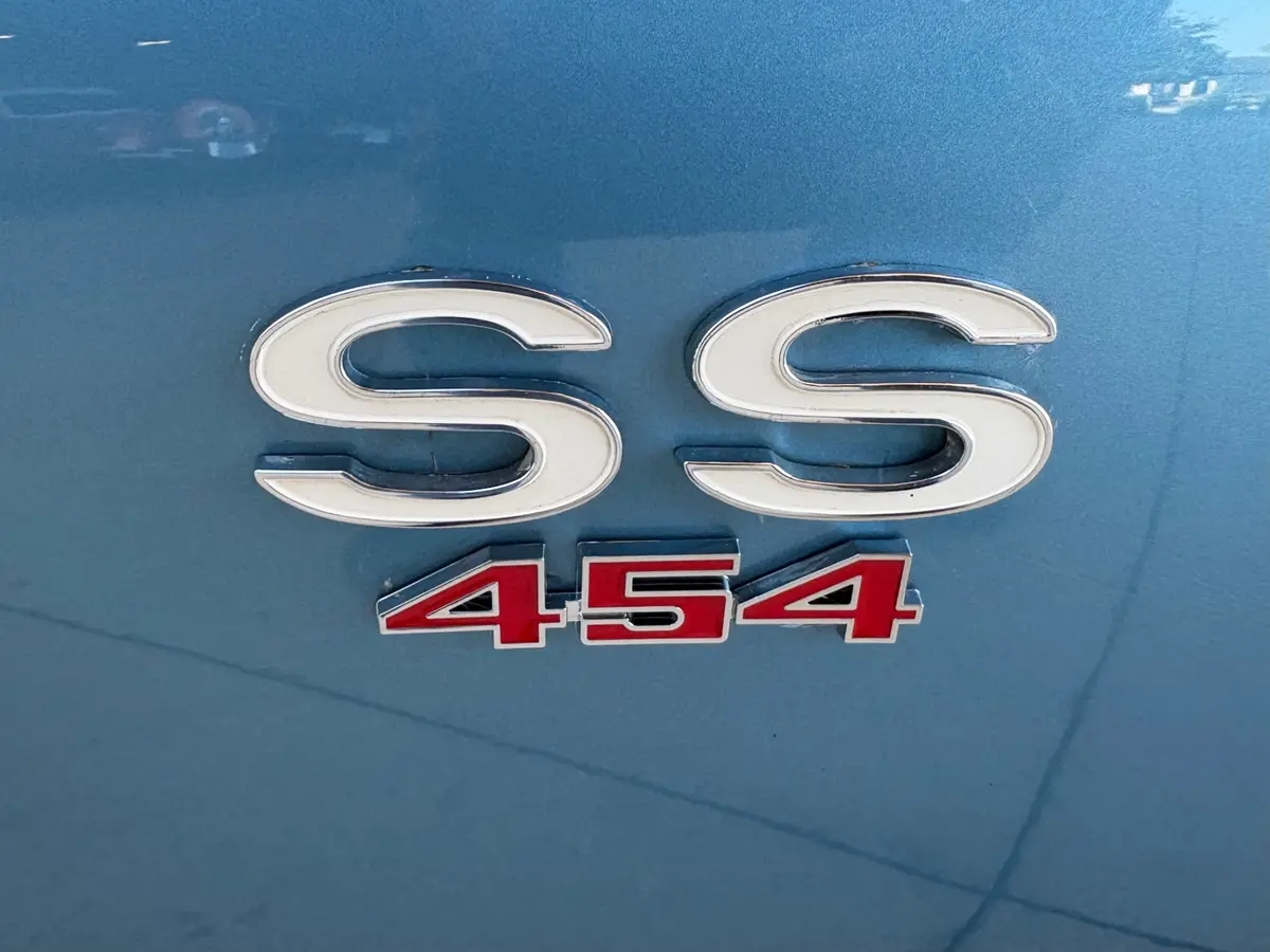 Vehicle photo 34
