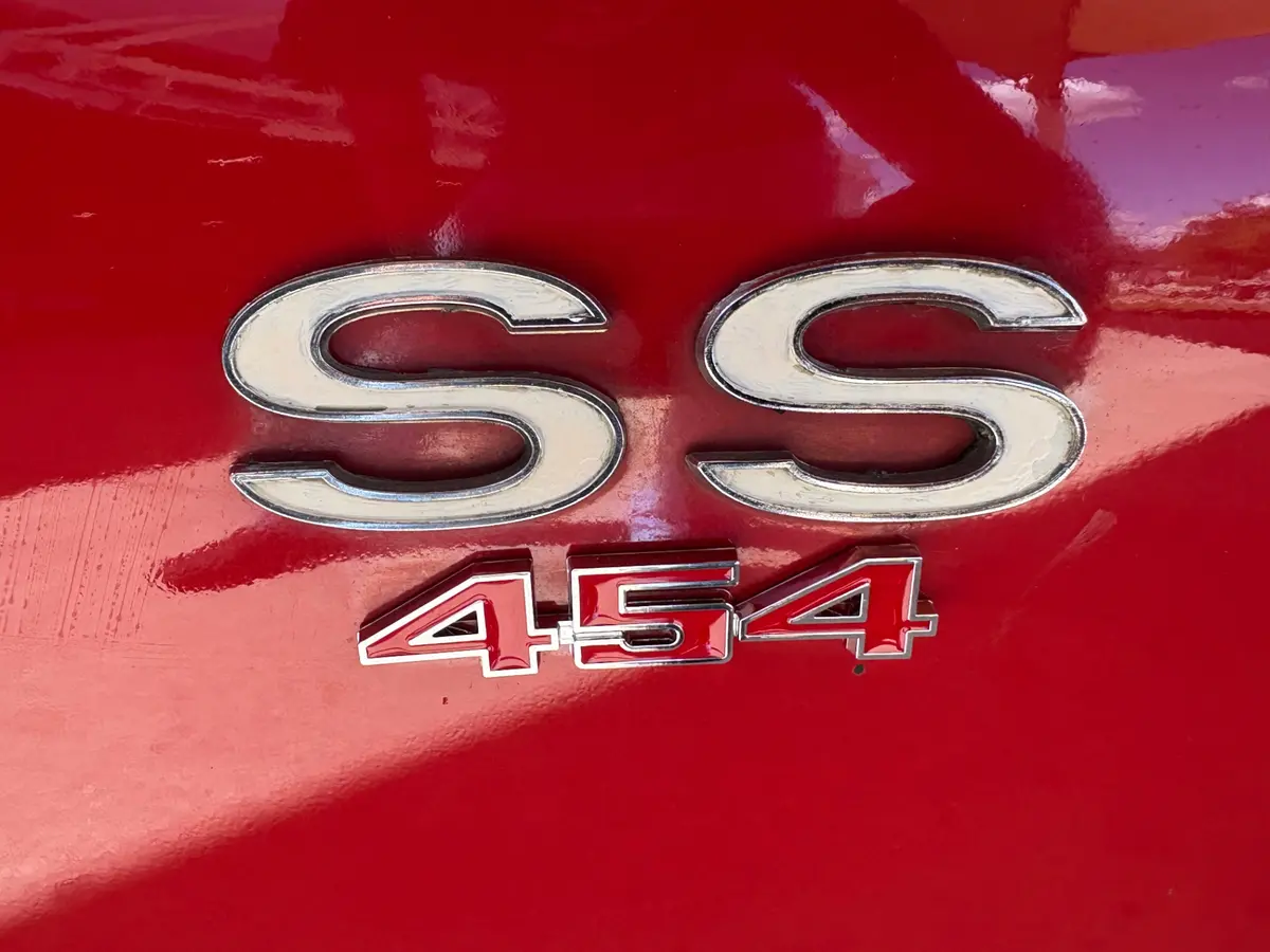 Vehicle photo 23