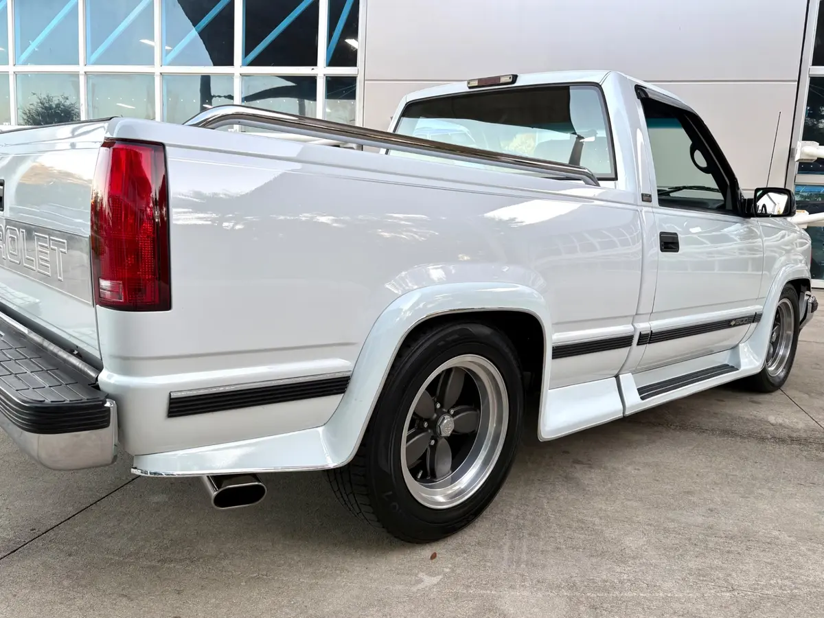 Vehicle photo 16