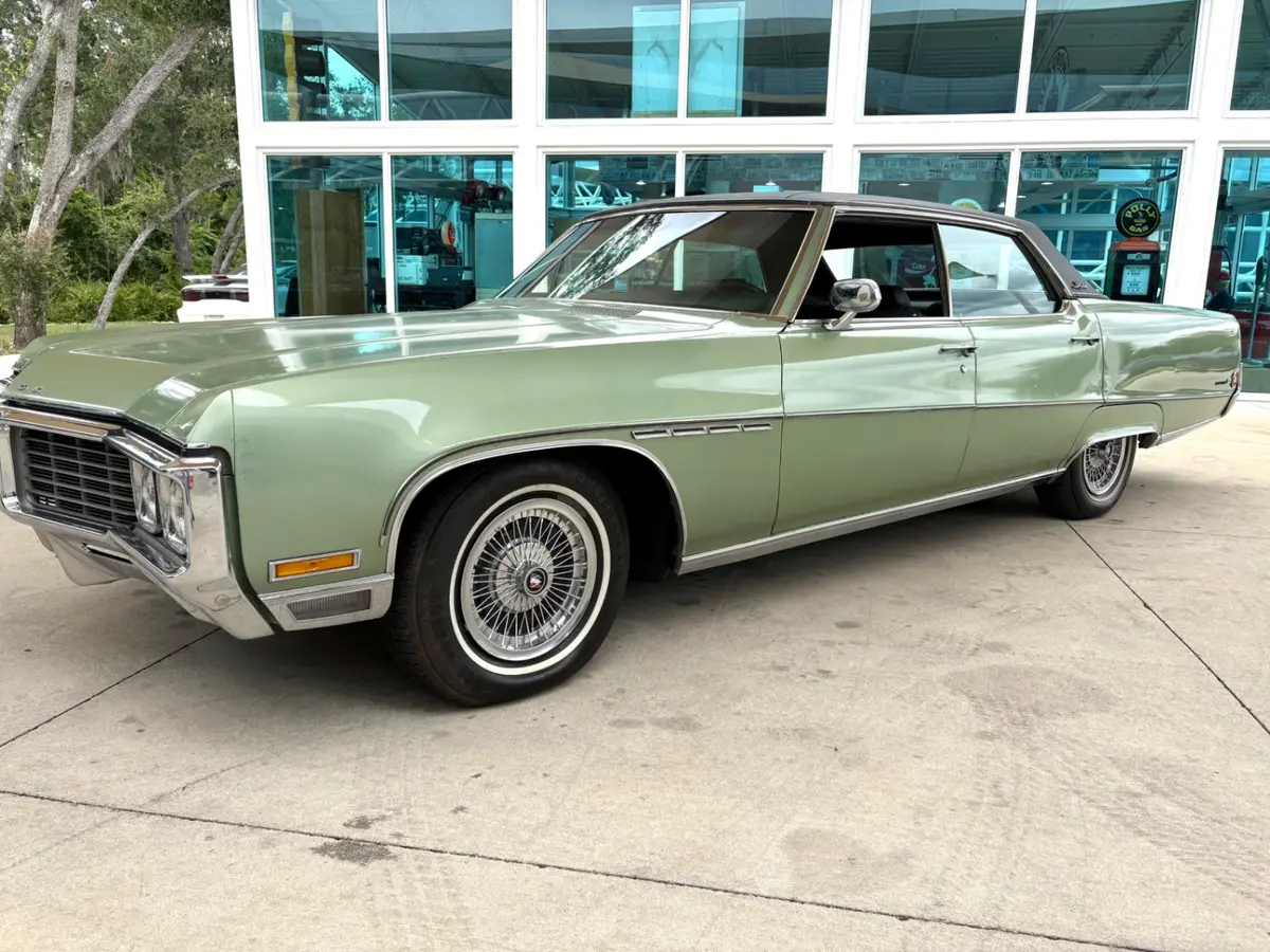 Vehicle photo 12