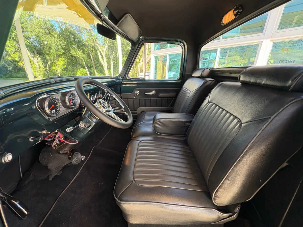 Vehicle photo 31
