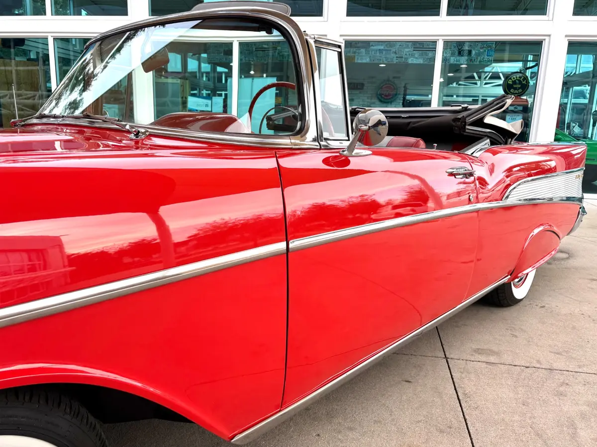 Vehicle photo 14