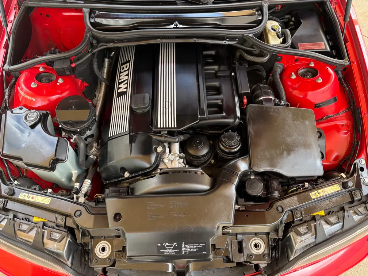 Vehicle photo 29