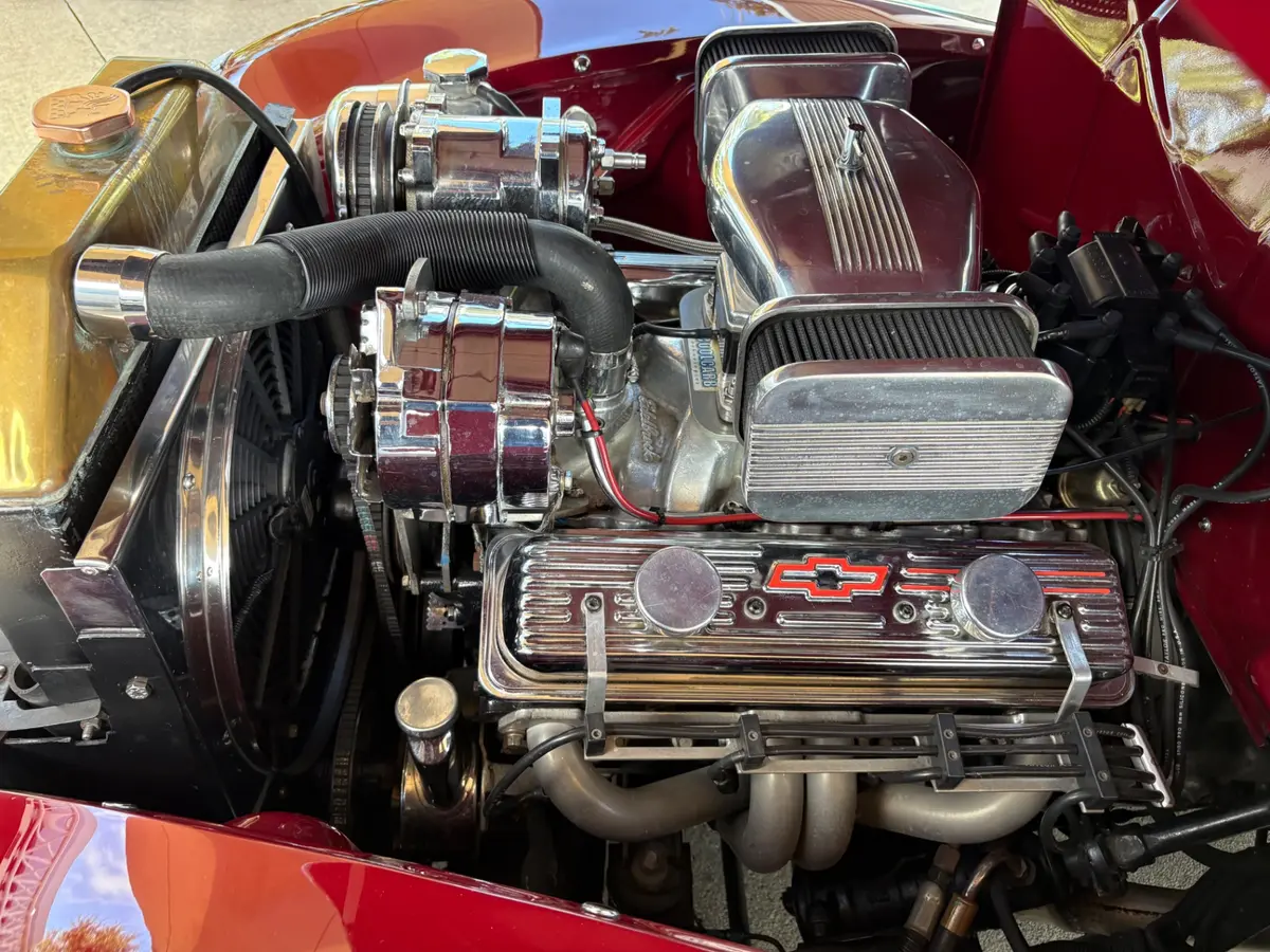 Vehicle photo 26