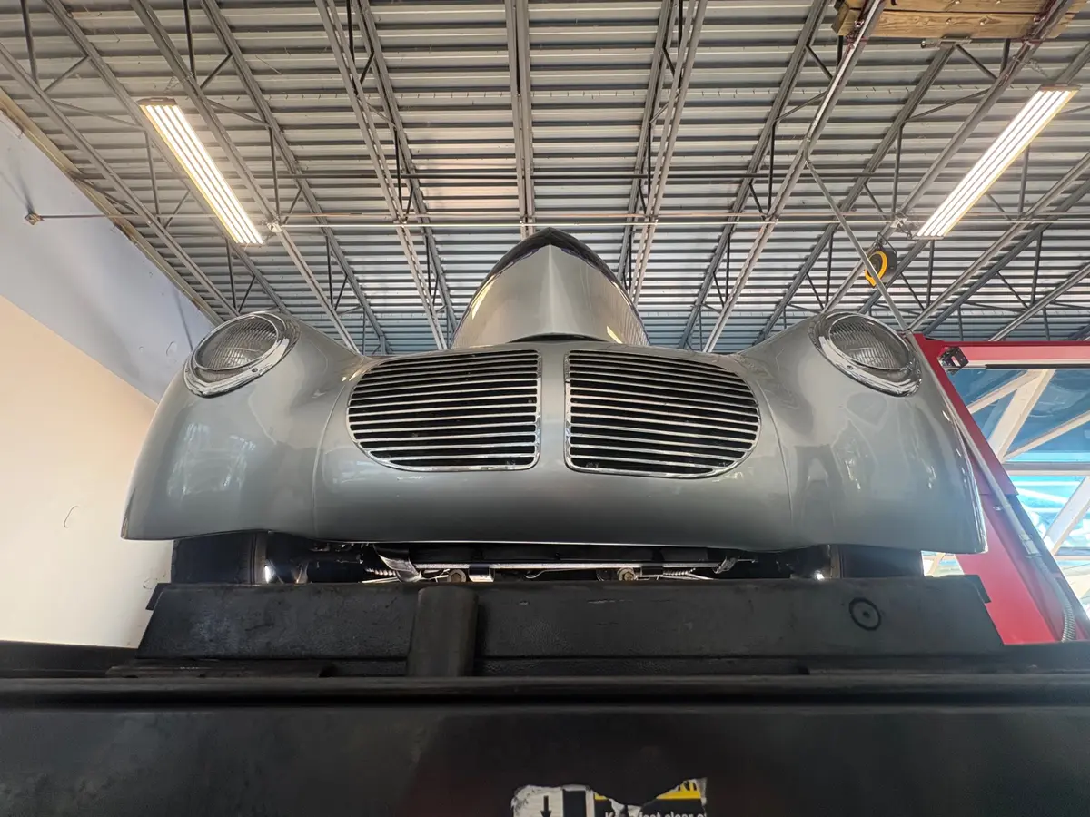 Vehicle photo 52