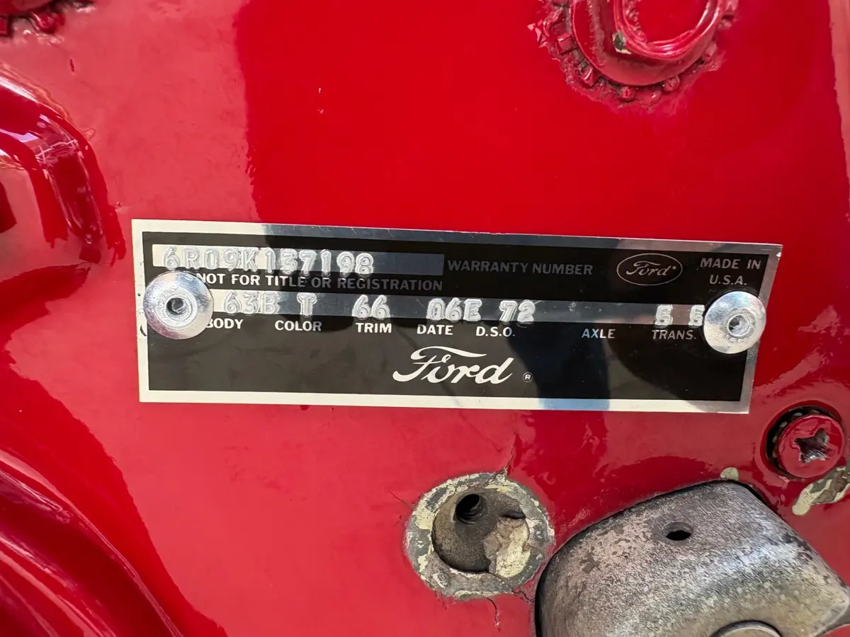 Vehicle photo 23
