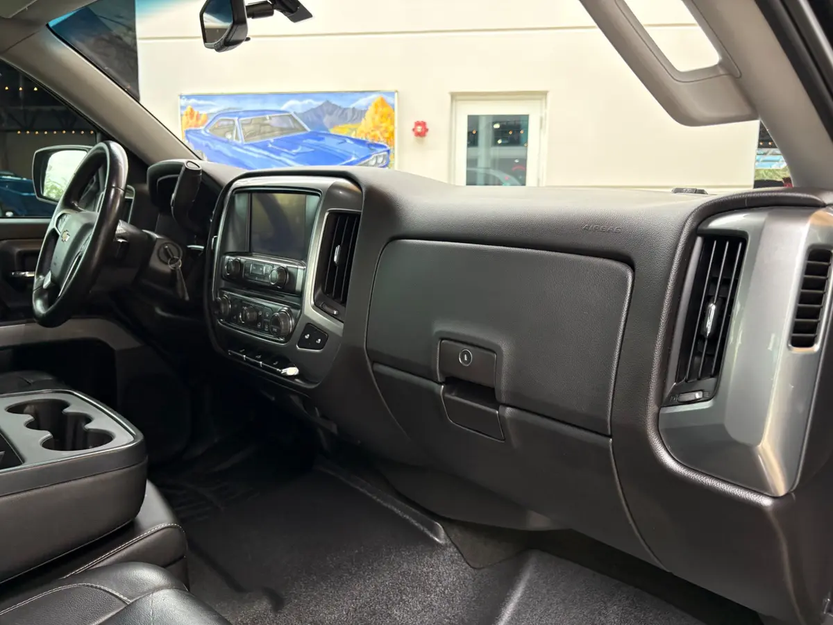 Vehicle photo 44
