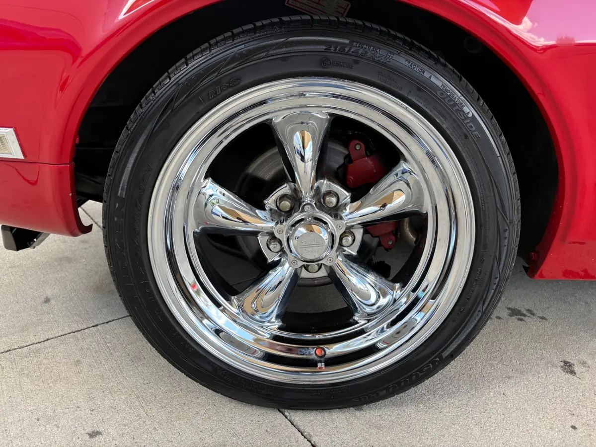 Vehicle photo 26