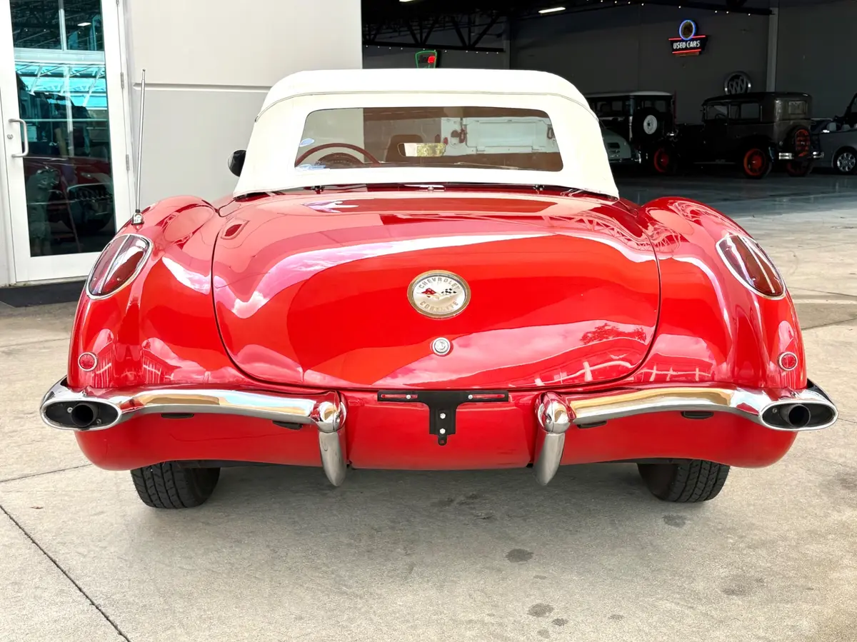 Vehicle photo 24