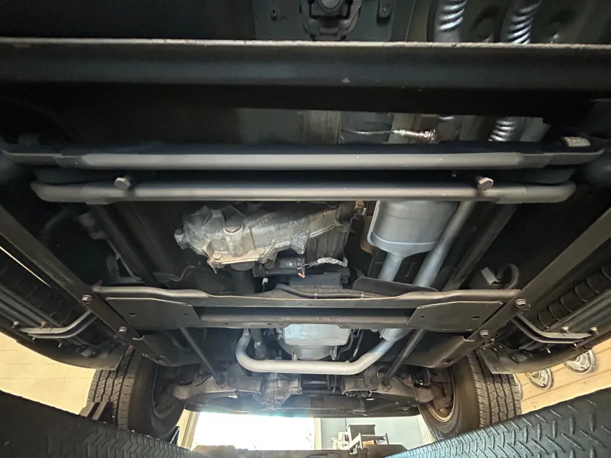Vehicle photo 35