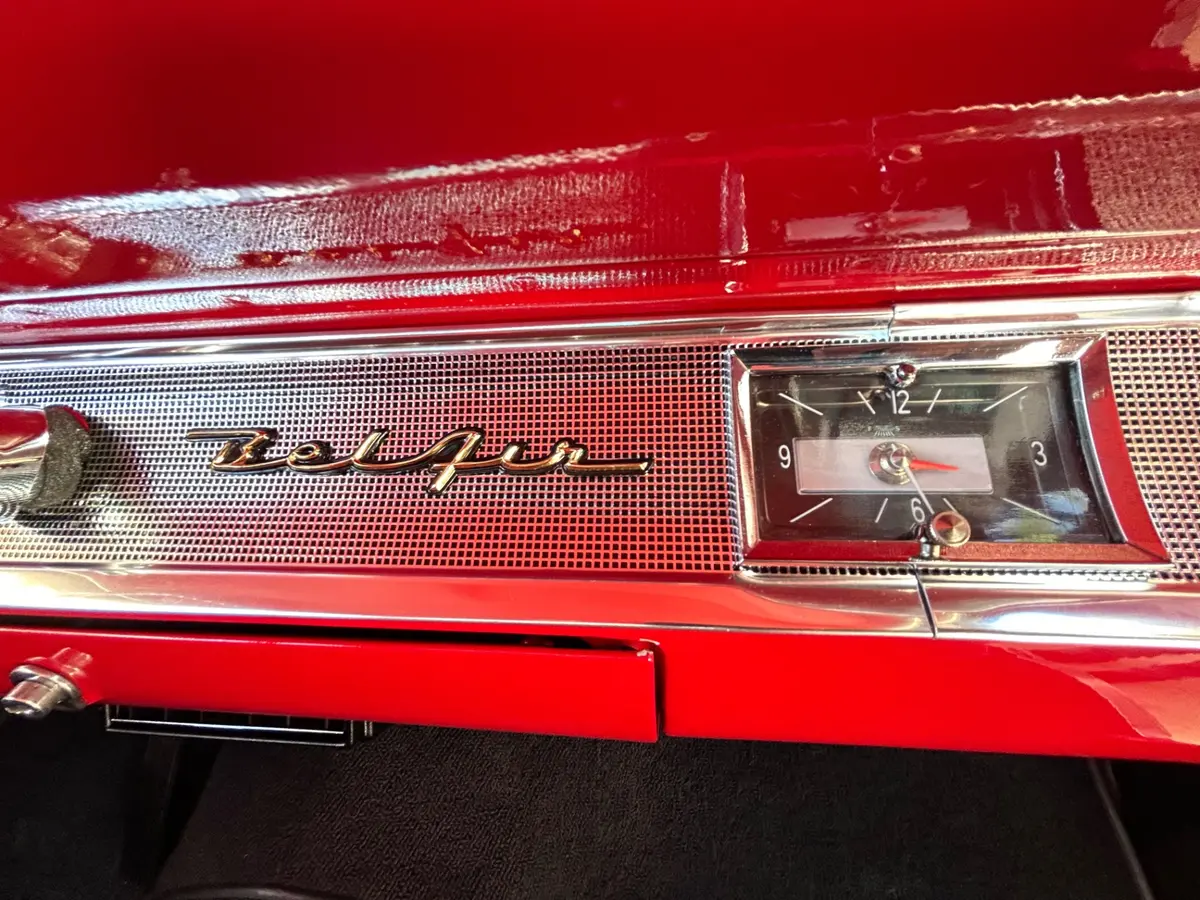 Vehicle photo 28