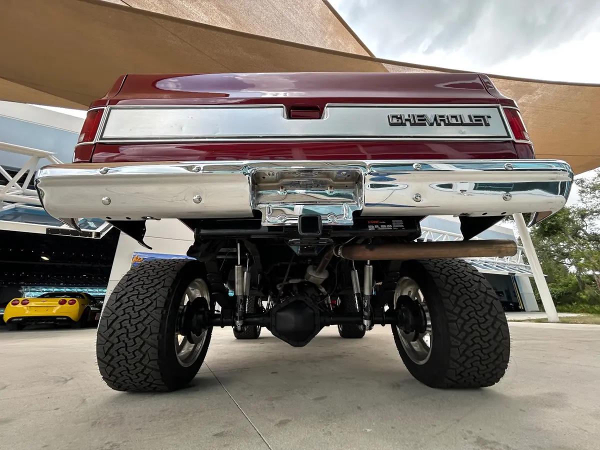 Vehicle photo 37