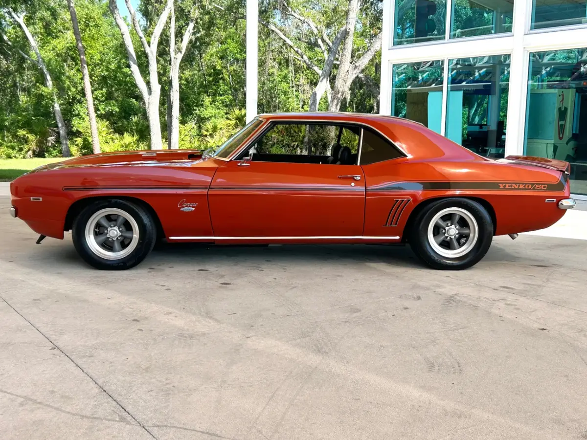 Vehicle photo 11