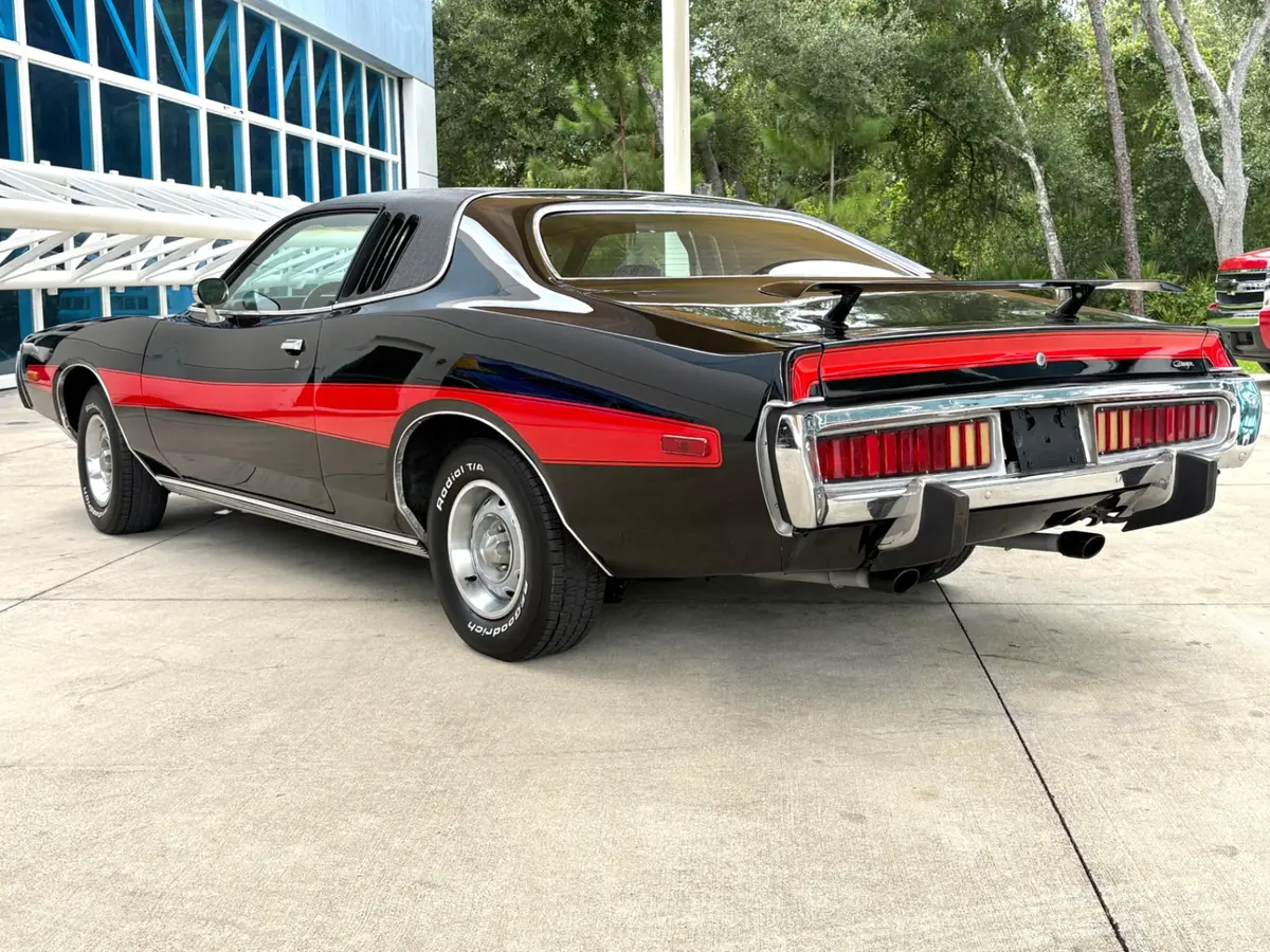 Vehicle photo 9