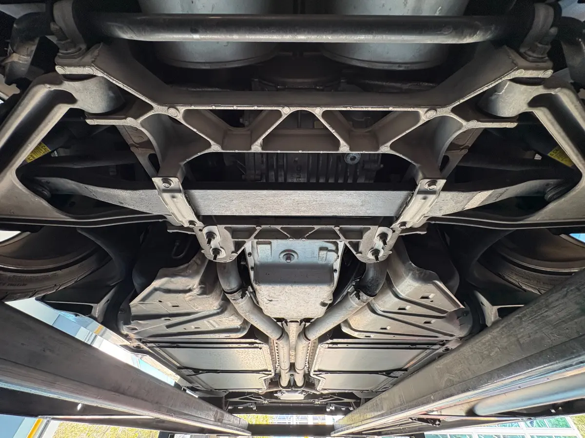 Vehicle photo 42