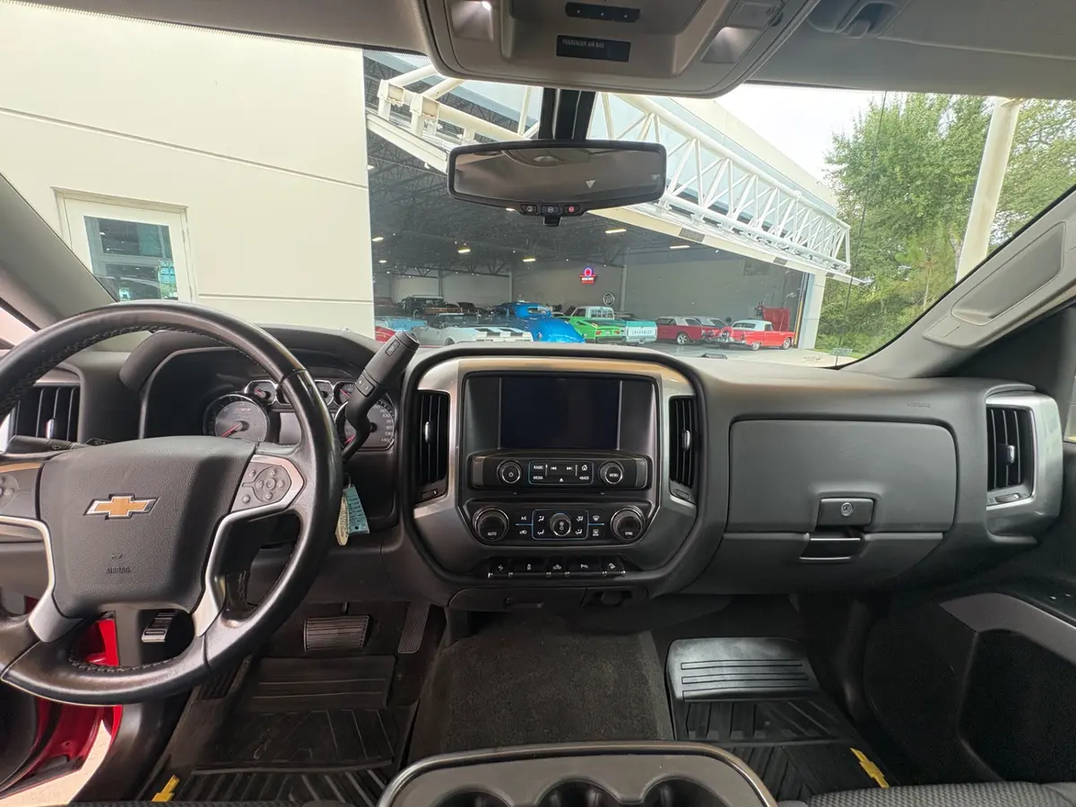 Vehicle photo 35