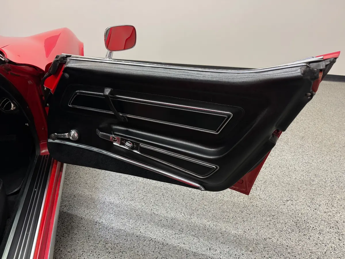 Vehicle photo 25