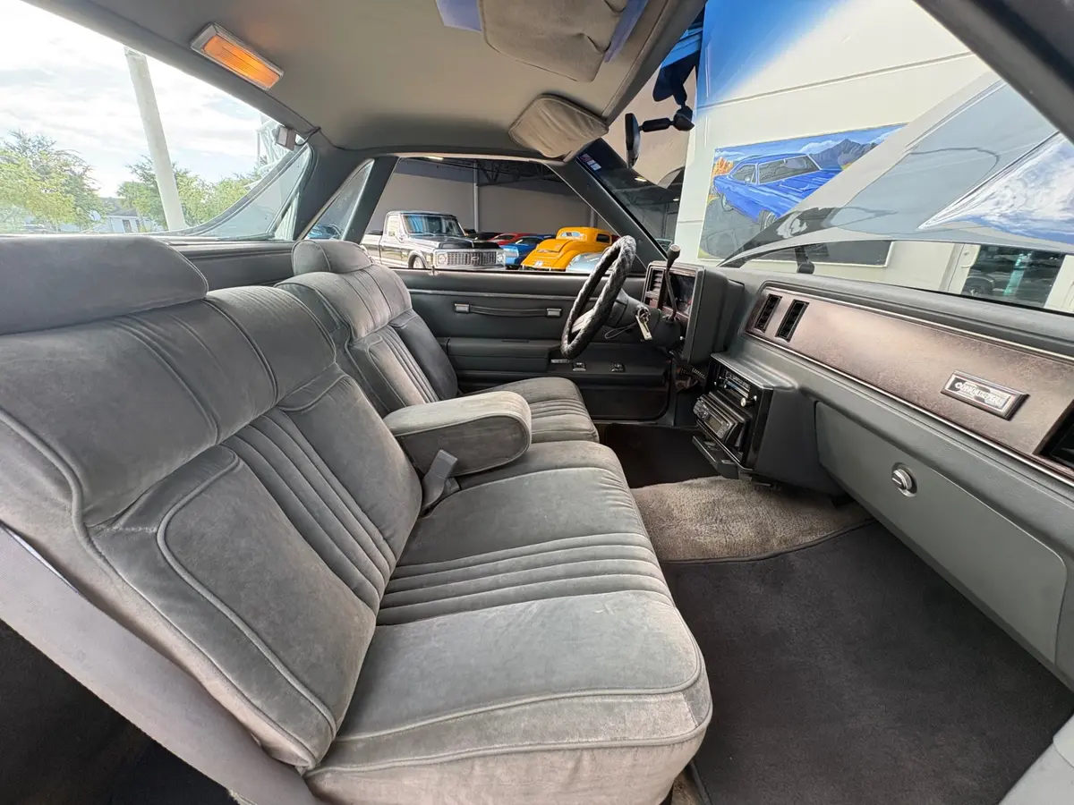 Vehicle photo 37