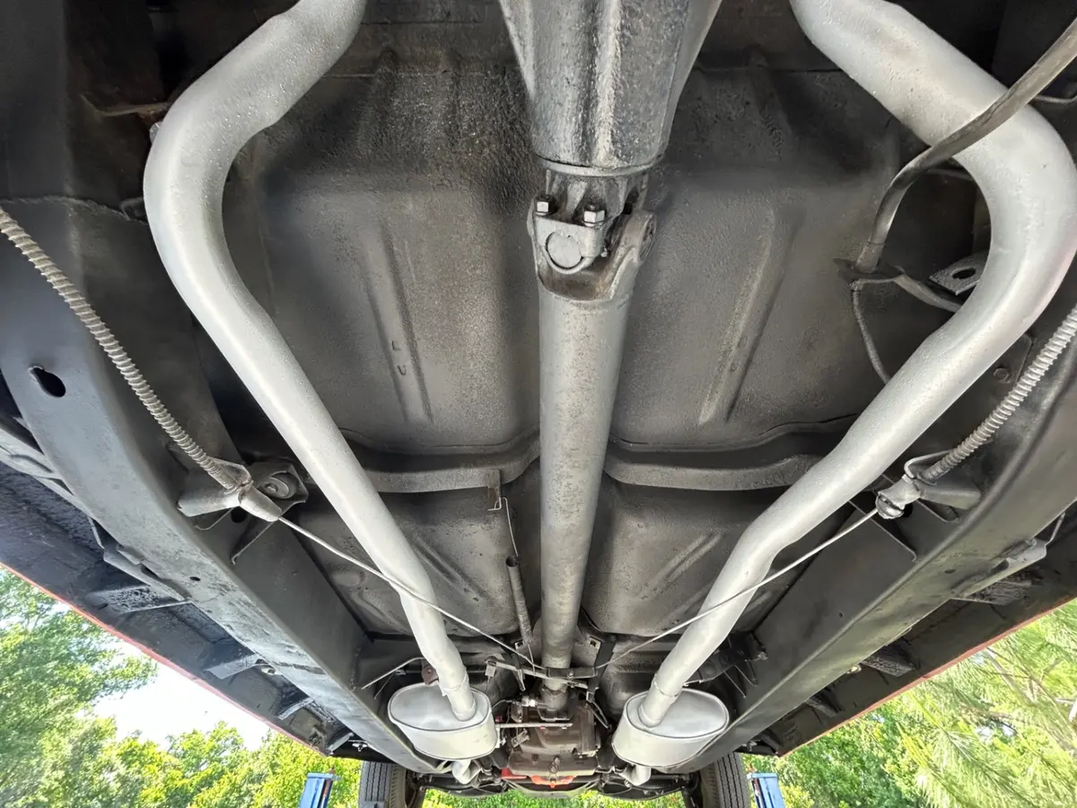 Vehicle photo 33