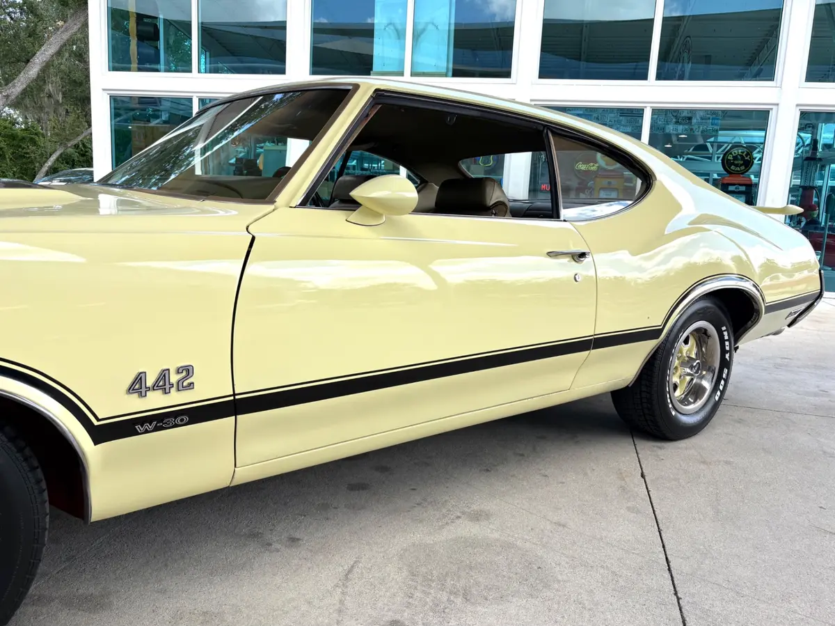 Vehicle photo 13