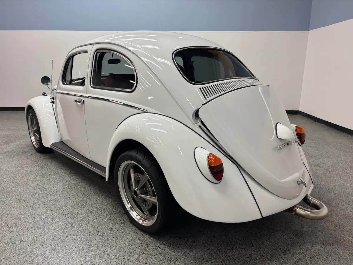 Vehicle photo 5