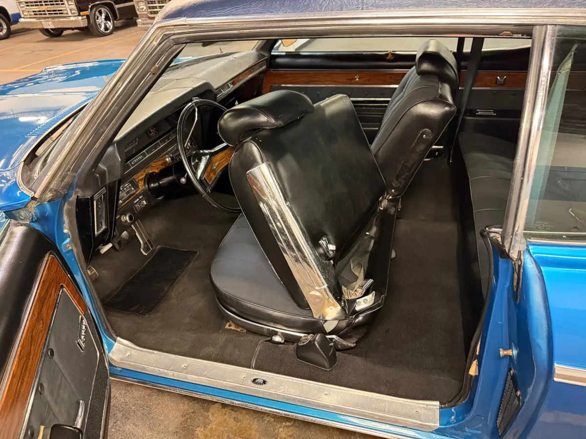Vehicle photo 22