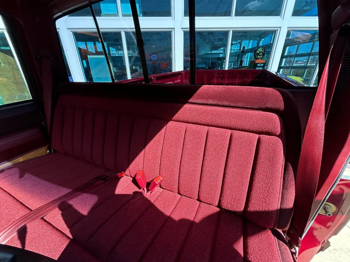 Vehicle photo 23