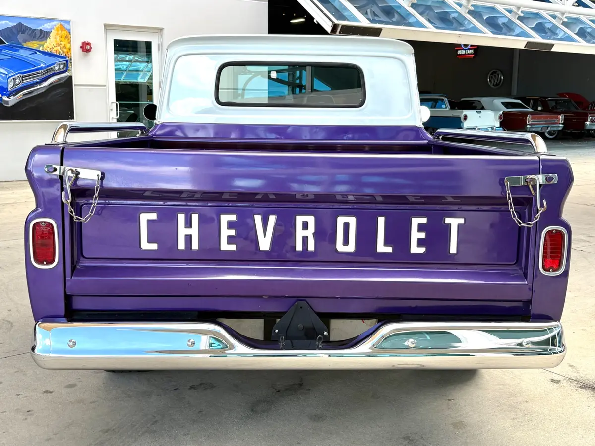 Vehicle photo 7