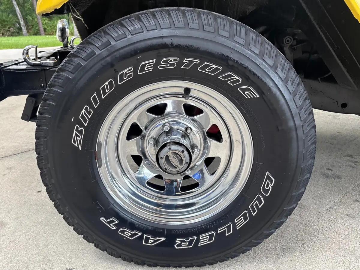 Vehicle photo 21