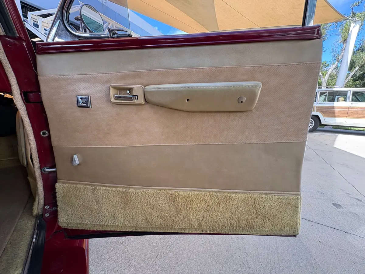 Vehicle photo 33