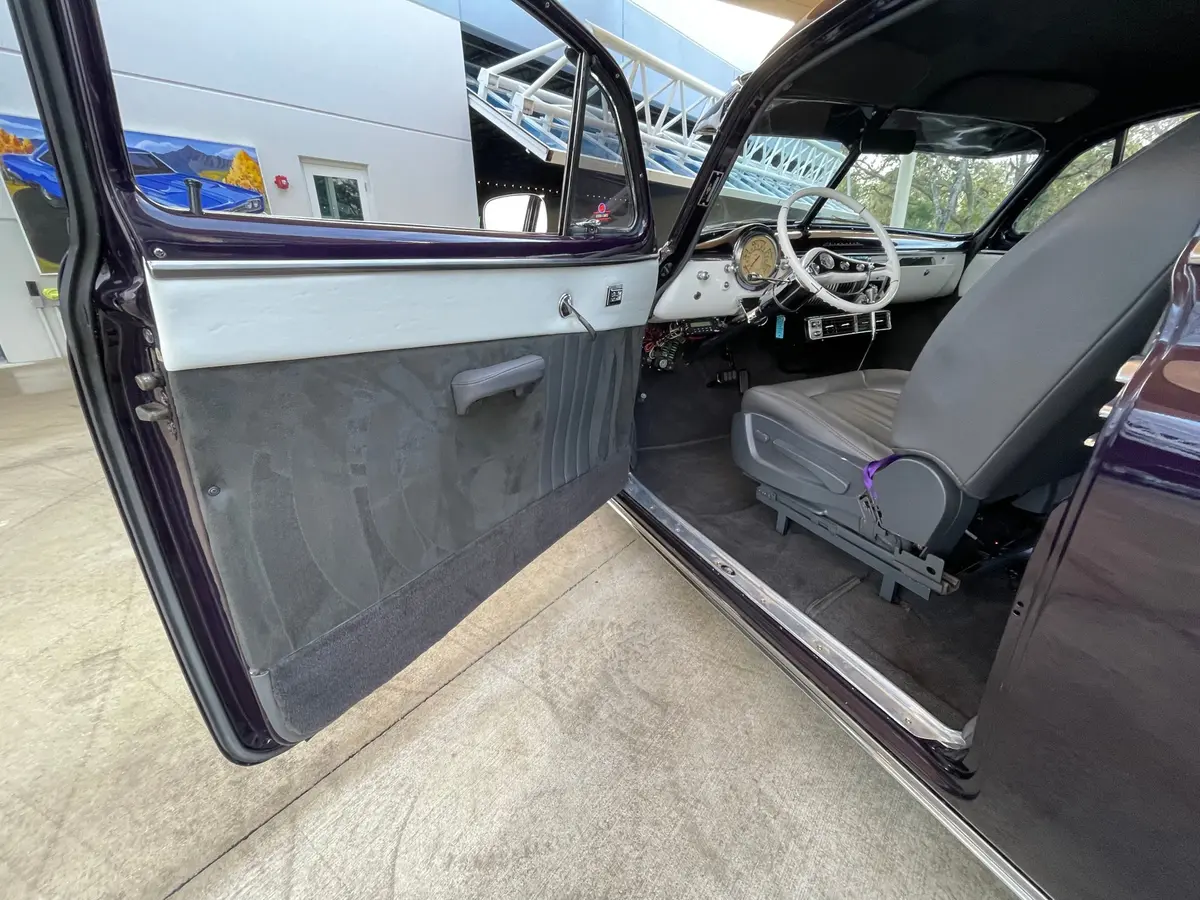 Vehicle photo 21