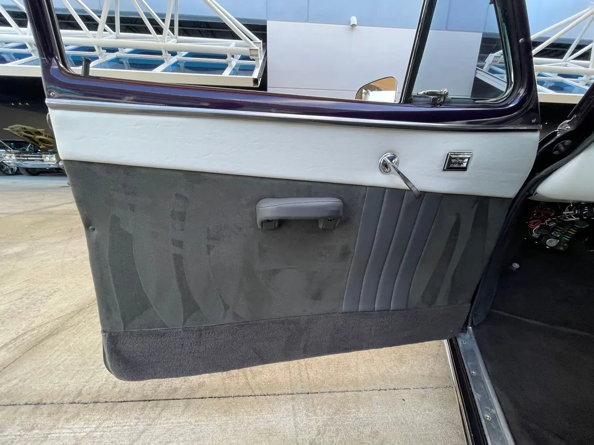 Vehicle photo 23