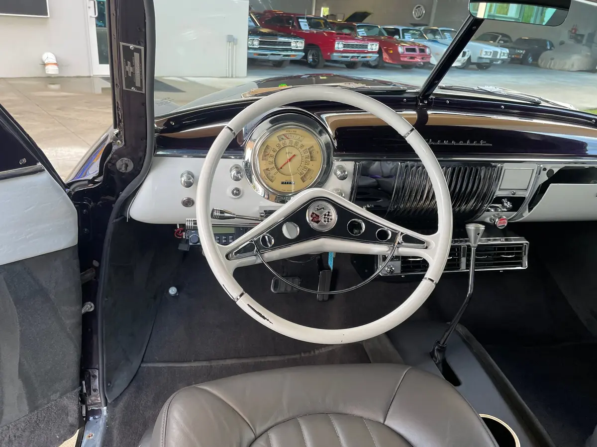 Vehicle photo 26