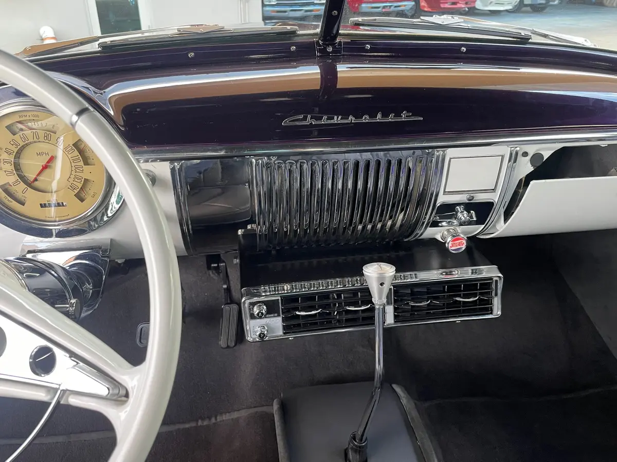 Vehicle photo 28