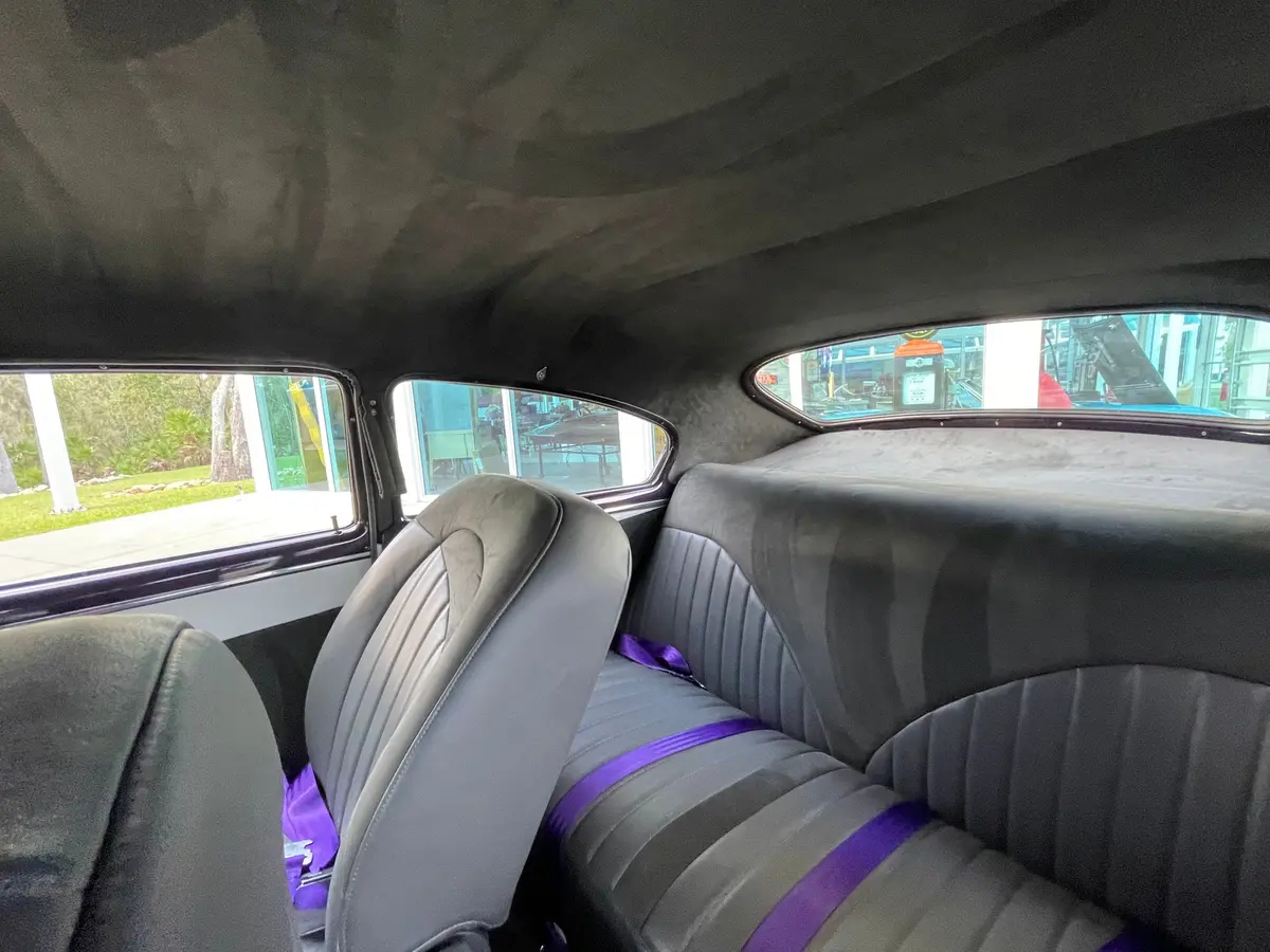 Vehicle photo 30
