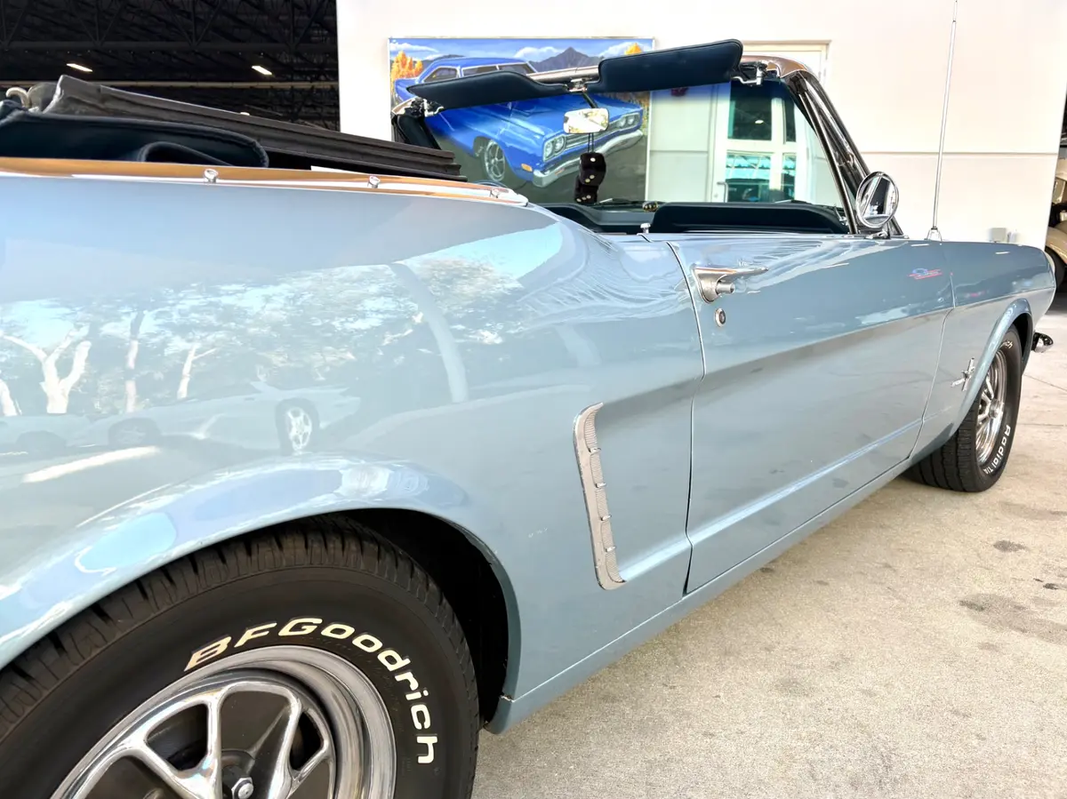 Vehicle photo 18