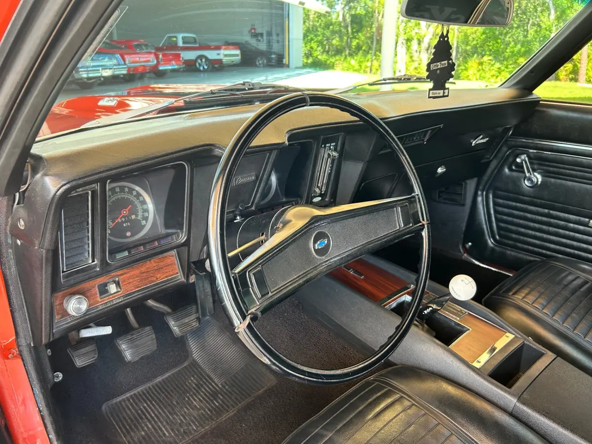 Vehicle photo 31