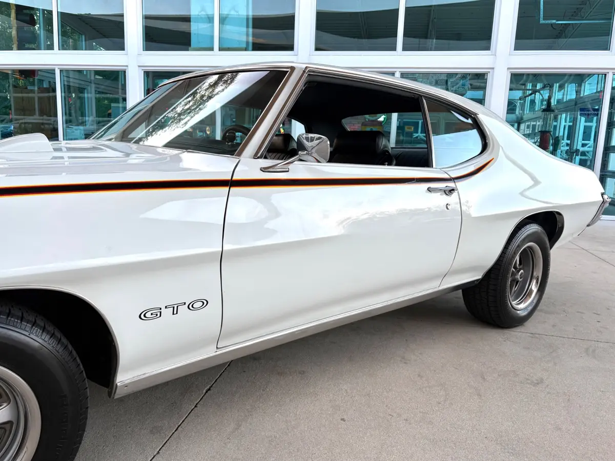 Vehicle photo 13