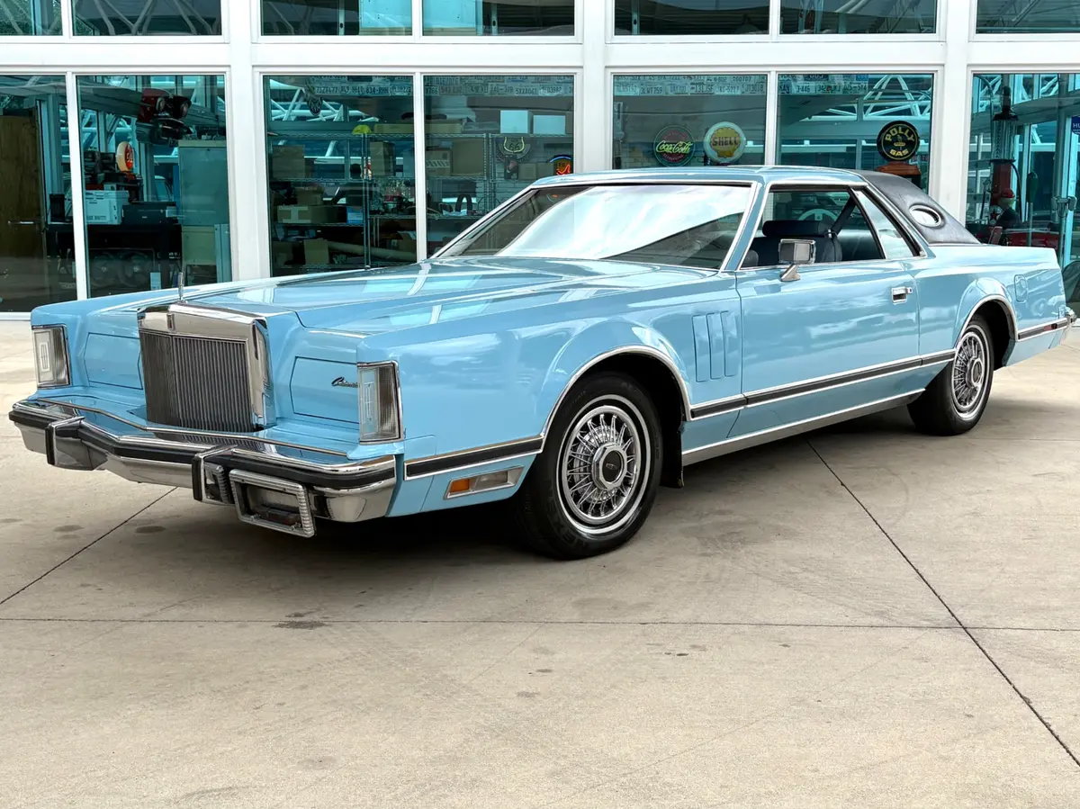 Vehicle photo 11