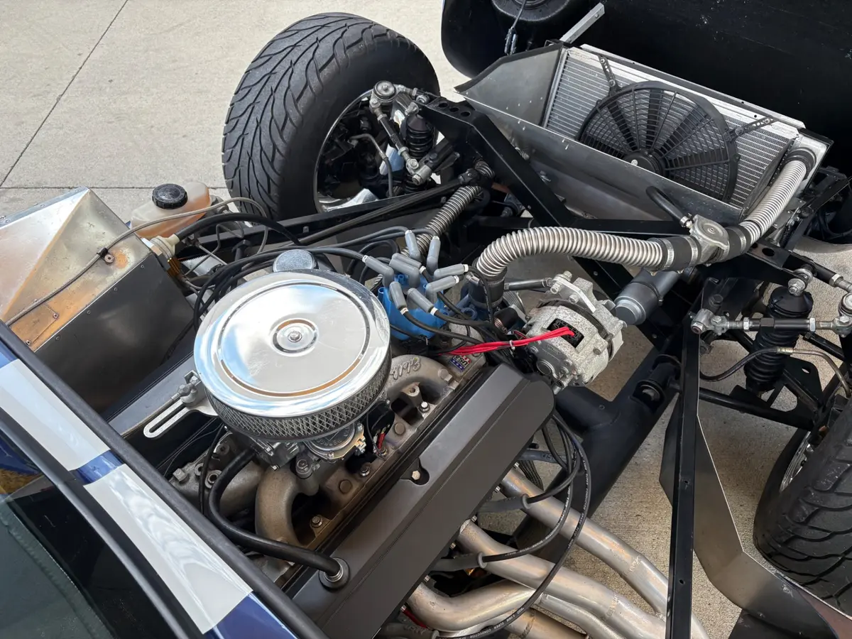 Vehicle photo 30